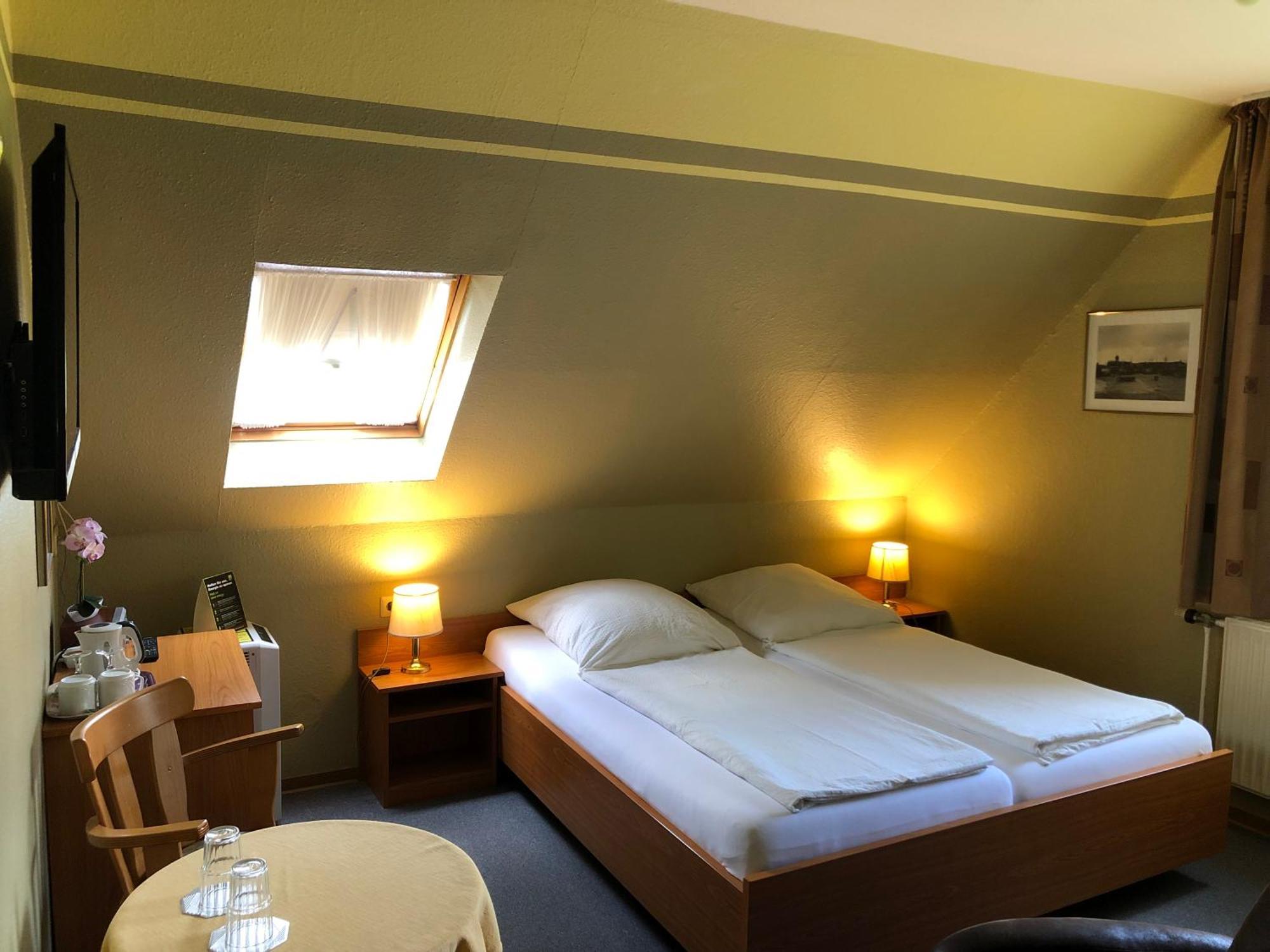 Garni Hotel-Pension Holum Нойхарлингерзиль Экстерьер фото
