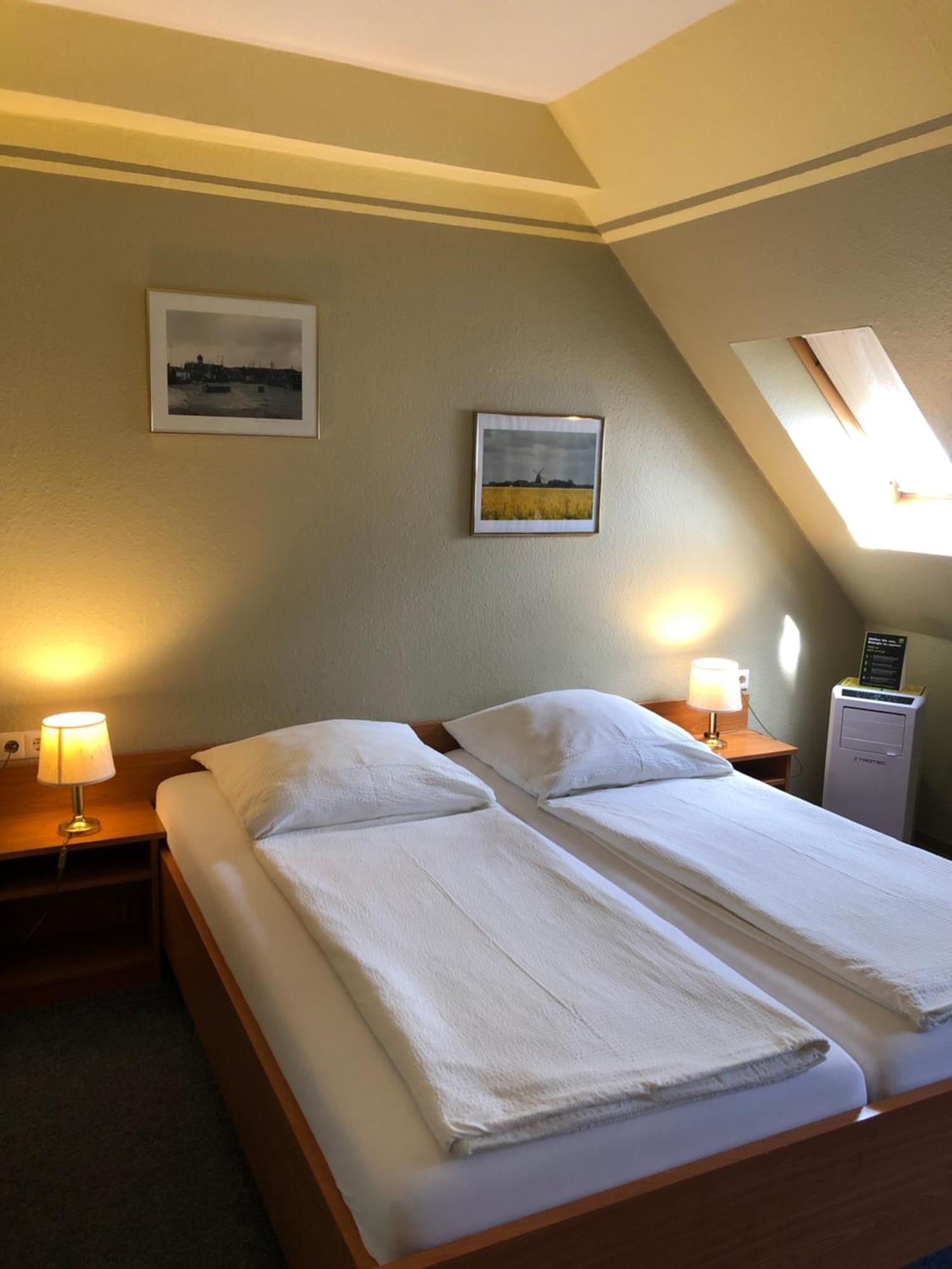 Garni Hotel-Pension Holum Нойхарлингерзиль Экстерьер фото